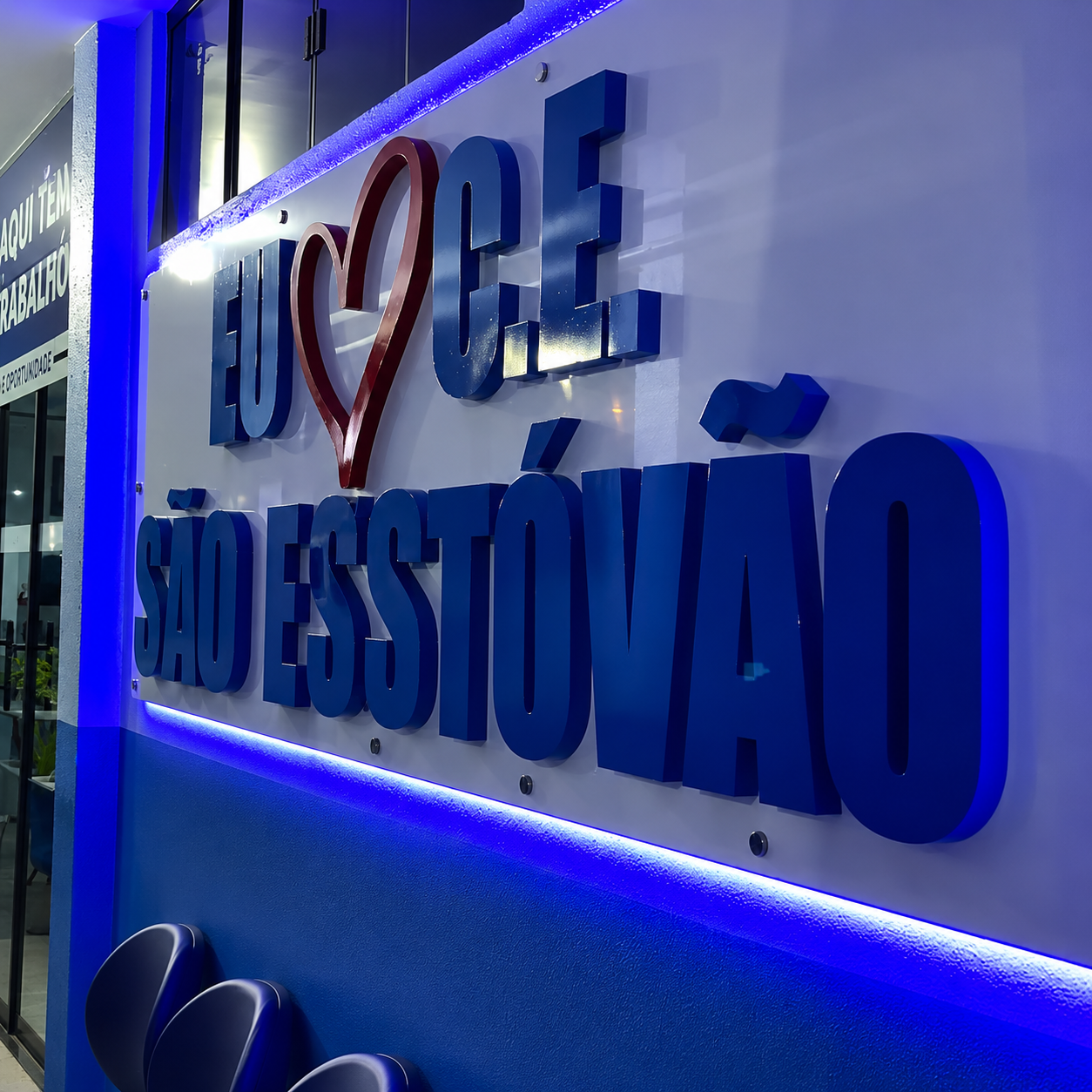 Placas em PVC com iluminação LED